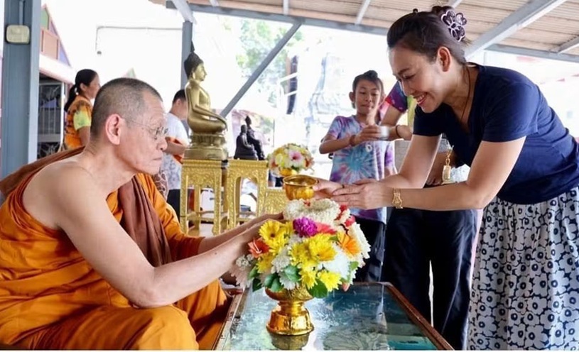 Skandal Dana Kuil Ayutthaya Rp49 Miliar: Eks Kepala Vihara Ditangkap Bersama Wanita Simpanan, Polisi Sita Emas Batangan