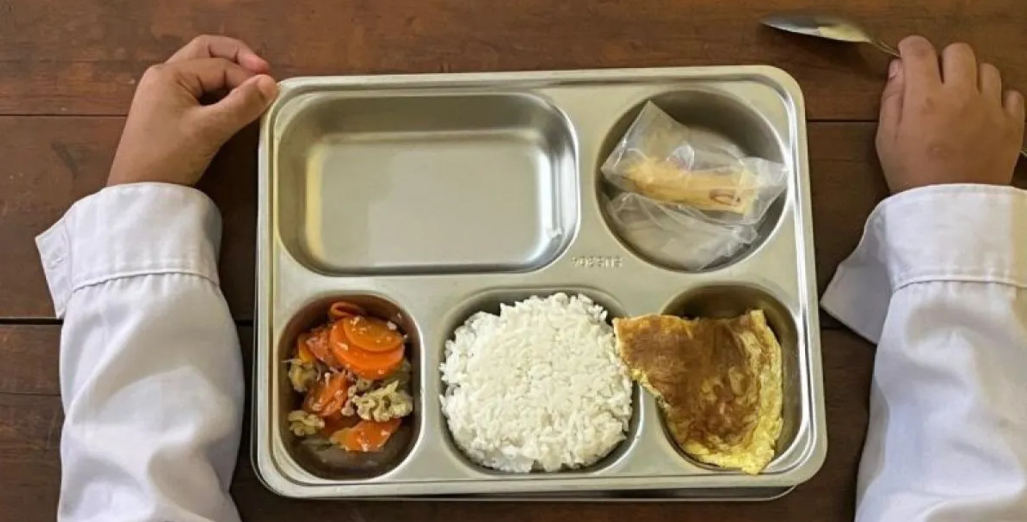 Keracunan Makan Bergizi Gratis, Ratusan Siswa 3 SD di Lombok Tengah Dilarikan ke Puskesmas